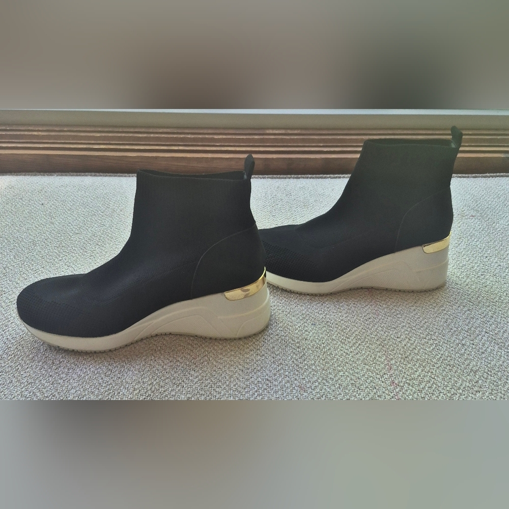 super cute and fashionable! Cestfini high top fashion sneaker.